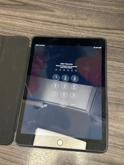 Space Gray Apple iPad (9th generation),
