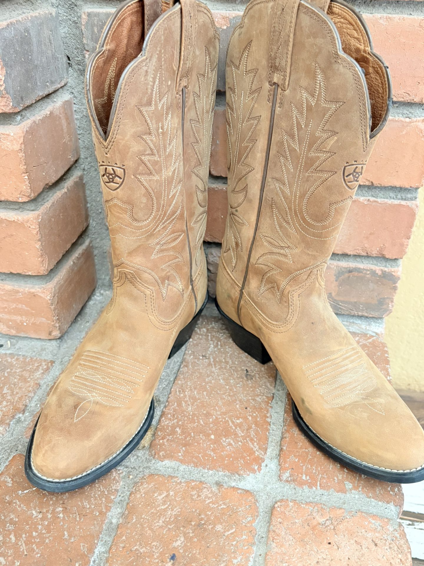 Woman’s Ariat Boots Size 6