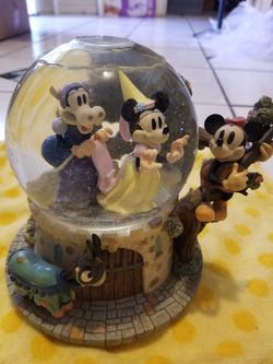 Mickey mouse snow globe