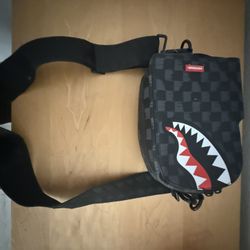 spray ground fanny pack (no tag )