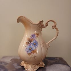 Vintage Pitcher 🏺🌺🦚