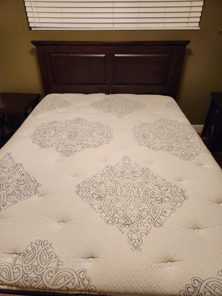 Queen mattress with Box Springs, Headboard and Base
