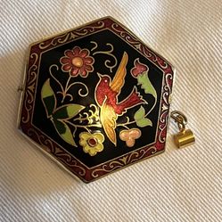 Cloisonné craftsmanship, wire-wrapping and embossed pendant