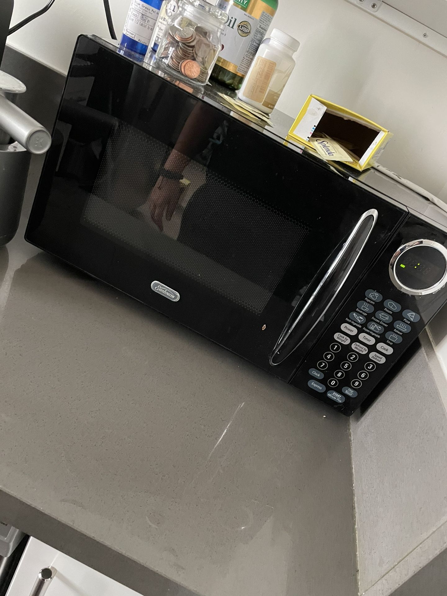 Sunbeam Microwave Oven 900 Watts SGB8901 0.9 Cubic Feet Black