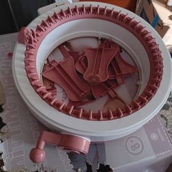 Sentro COMPLETE KNITTING MACHINE. PLUS  ATTACHMENTS $45 