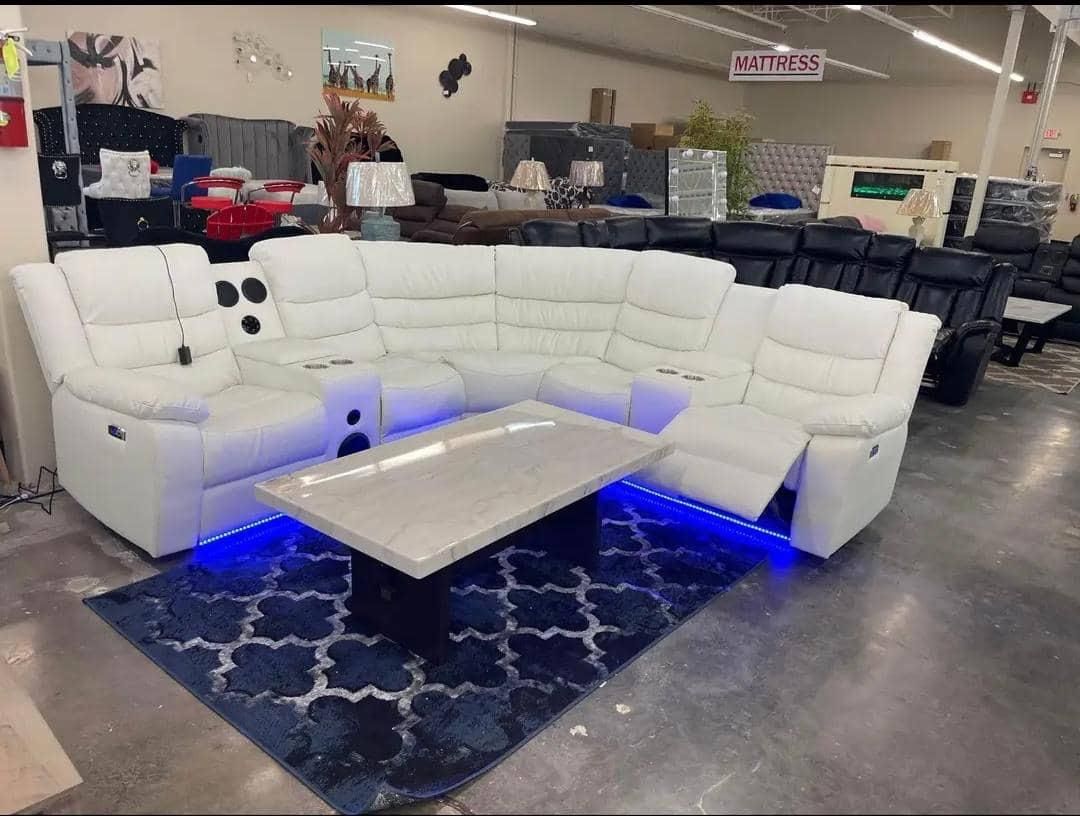 SOFA SECTIONAL RECLINING , SPEAKER , PORTAVASOS , PUERTOS USB , LED LIGTH .