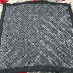 Louis Vuitton Monogram Wrap Shawl. Preowned Color Black