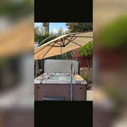 Sundance Spas Hot Tub, Includes Umbrella and Steps - Like New – Escondido, CA