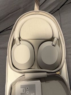 Sony WH-1000XM5 Wireless Headphones Silver
