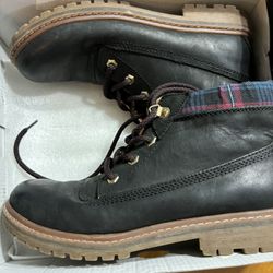 Ladies Tommy Hilfiger Black Leather Tassie Boots/Shoes, Size 8.5/ Maybe Wore Twice 