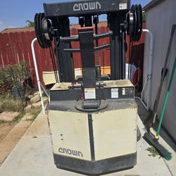 Crown Walkie Stacker Forklift