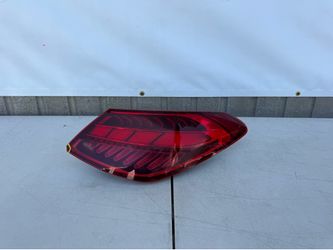 MERCEDES BENZ C CLASS LED  C-Class C  2022 2023 2024 2025 W206 Tail light tail lamp taillight right passenger side RH USED ORIGINAL OEM (Chipped)
