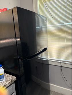 Black stove and refrigerator for sale asking 900