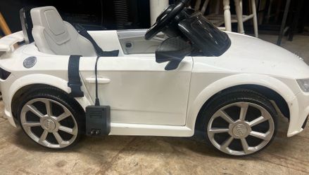Audi TT RS Electric Ride Car For Kids With Battery And Charger/ Carro Para Niños Con Bateria Y Control 