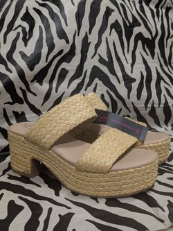 NWT No Boundaries Platform Sandals
