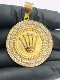 Brand new 14k gold finish pendant with stainless steel Rope Chain ! Doesn’t turn your Neck Green.