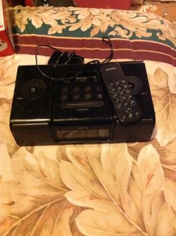 IHOME IPOD DOCKING/CHARGING STATION