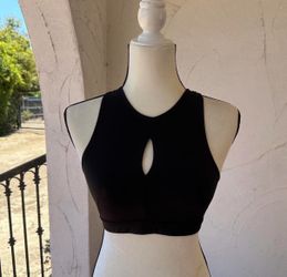 Black nike sports bra