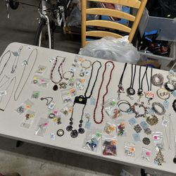 Montebello Multi-Family Christmas Garage Sale!