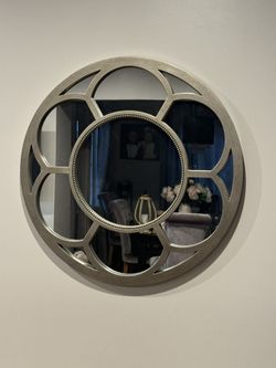 Round mirror