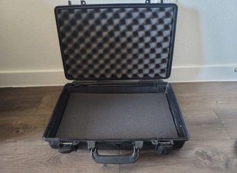 Pelican 1490 Laptop Case With Foam (Black)