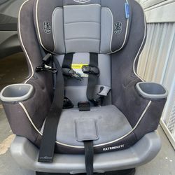 Used Graco Extend2Fit Car Seat