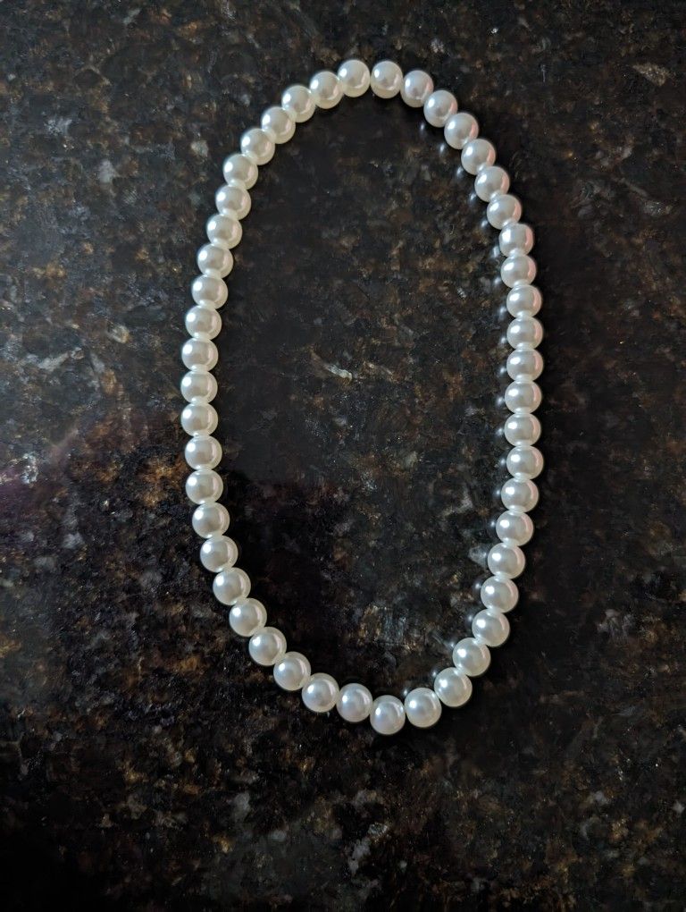 Costume Pearl Necklace 🦪