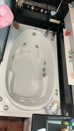 Jetta Jacuzzi Tub