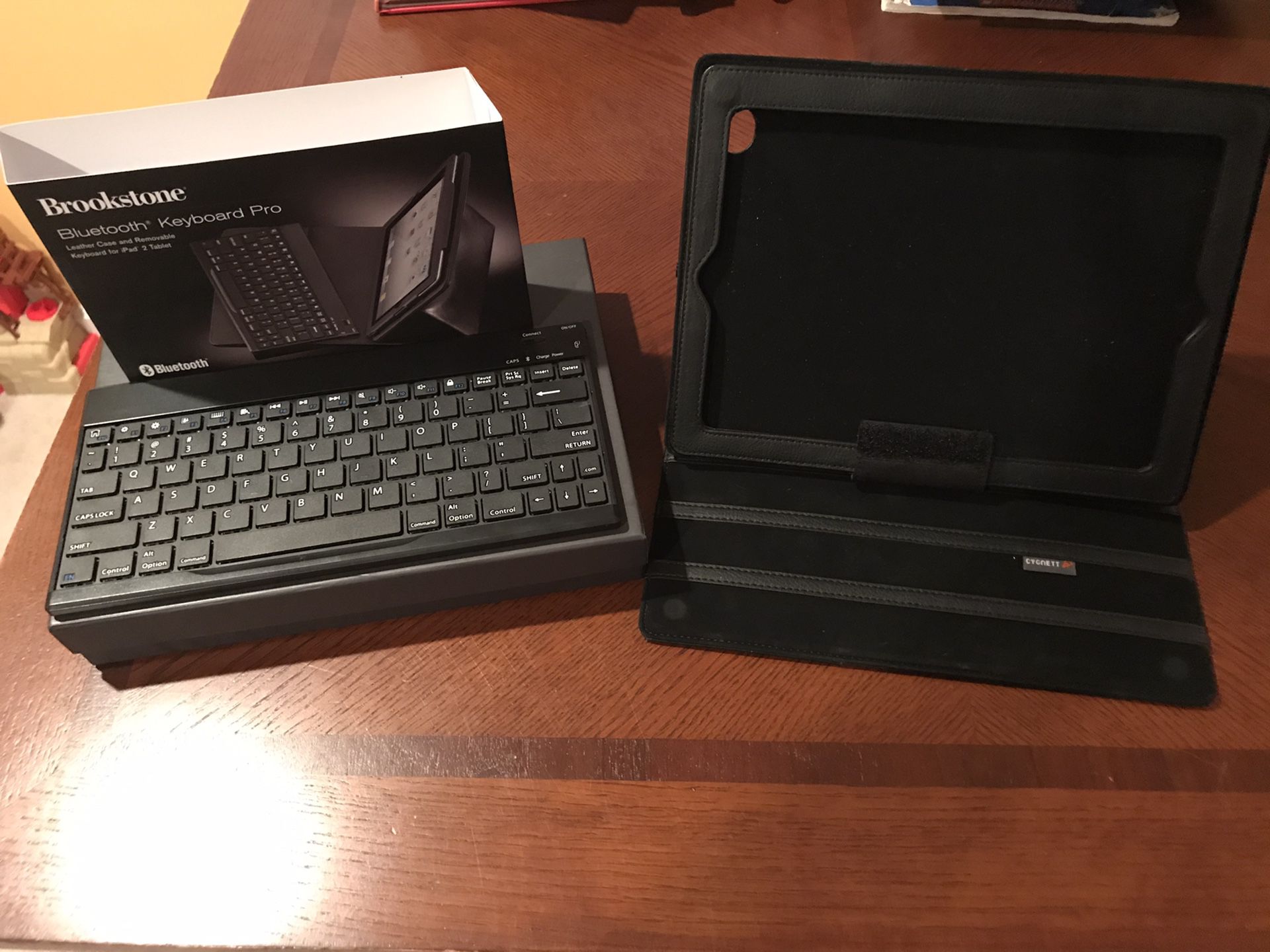 Brookstone Bluetooth Keyboard + iPad Case