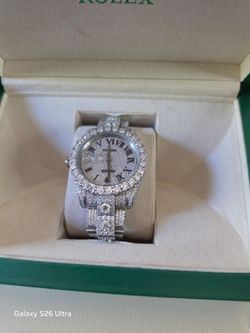 Moissanite watch pass the diamond test