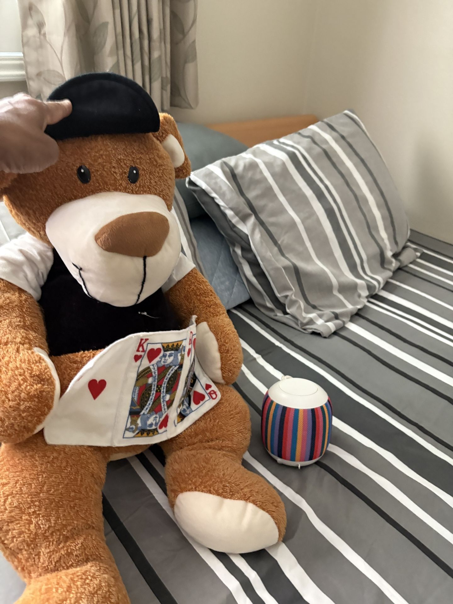 Big giant 25” unique & new bear plush toy with cards by Goffa Inc. Online price is more than $100