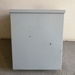 BR 125 Amp 24-Circuit Outdoor Main Lug Plug-On Neutral Load Center