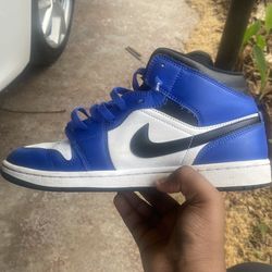 Jorden 1s blue and white and black