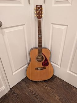 Yamaha Acoustic Guitar Natural Finish