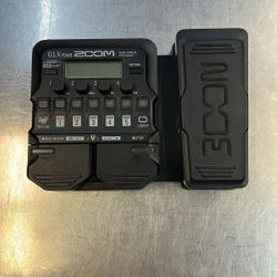 Zoom Multi Effect Processor G1XFour guitar pedal