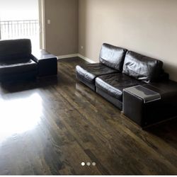 Natuzzi Leather Sectional In Excellent Condition.