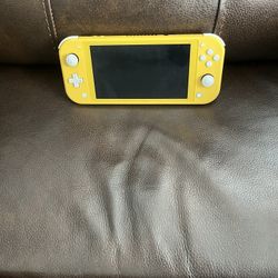 Nintendo Switch Lite Yellow