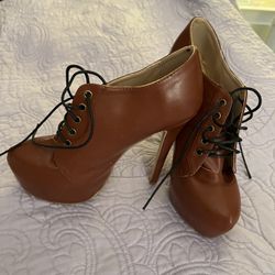 Women’s 8 1/2 Brown High Heel Shoe