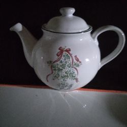 Corelle Calloway Teapot 