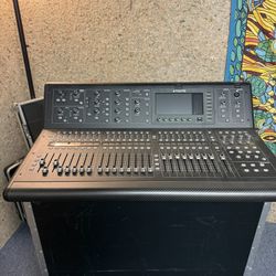 Midas M32 W/ Road case 