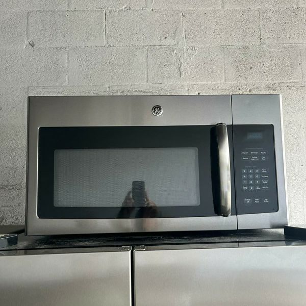 Microwave GE 30 Inch Great Condition 