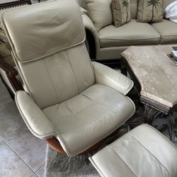 Stressless Consul Recliner & Ottoman - Cream Batick Cream $2700 Retail