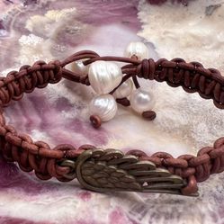 Brown leather Bracelet With Freshwater Pearls 