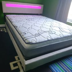 NEW QUEEN-SIZE PILLOW TOP MATTRESS AND BOX SPRING 🆕️