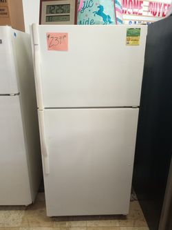Kenmore Refrigerator ex large excellent . Warranty . Delivery available . 2203 Fowler st. Ft. Myers 33901