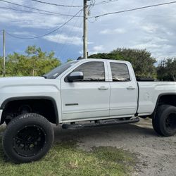 2016 GMC SIERRA 1500 5.3L 4WD 5.3L *ONLY 90,000 MILES* CLEAN FL TITLE*  *ONLY 90,000 MILES  2 OWNER  4WD  4 BRAND NEW TIRES  BLACK PREMIUM CLOTH INTER
