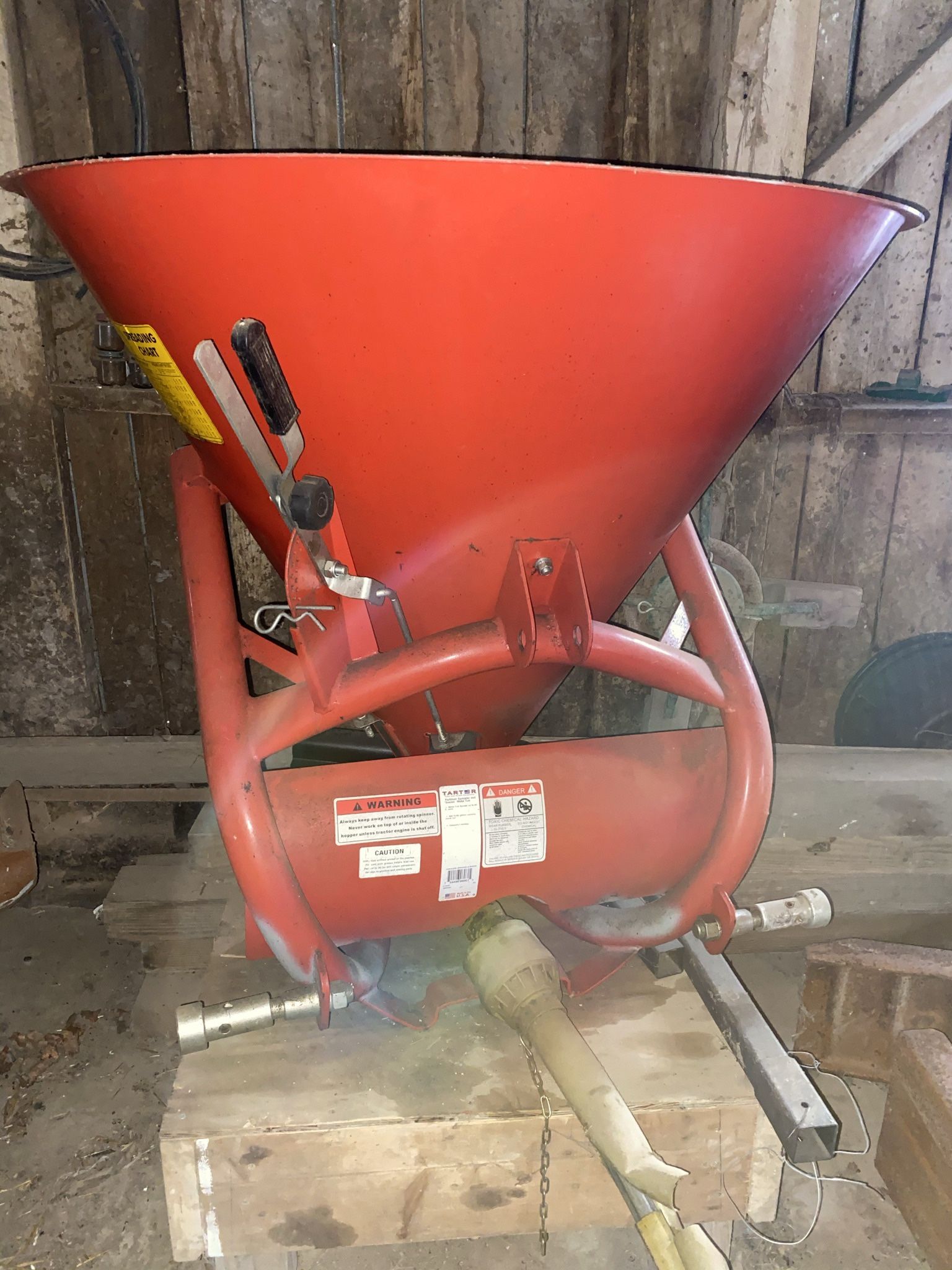 TARTER Fertilizer Spreader and Seeder