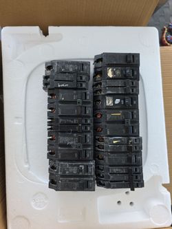 Caja electrica GE con breakers. Todo funcionando
