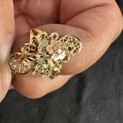 Very Nice Gold Flower Ring Authentic Gold!!!