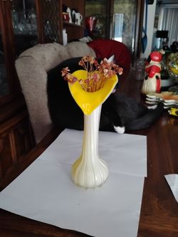 Vintage Italian art glass vase